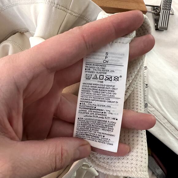 Old Navy High Rise Powersoft Cream Shorts LAST CALL - Picture 5 of 5